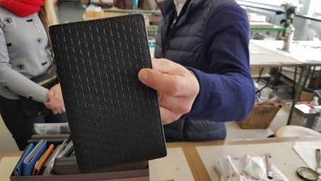 Cuir de serre provenant du Japon, un produit extrêmement rare vendu autour de 1 300€ le m2. Photo © Pierre d’Ornano / Aeternus.fr